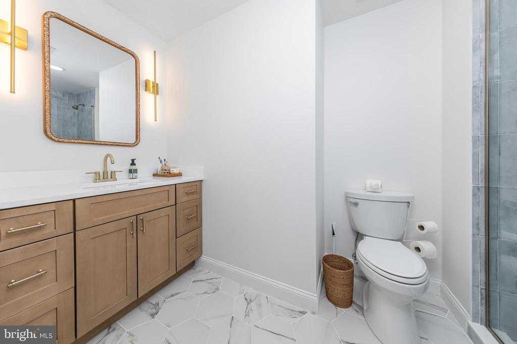 Cloudinary image with public_id: 732d628a-b22e-425c-9e9b-f3873d154a26/jcd9breewhaupgyramas