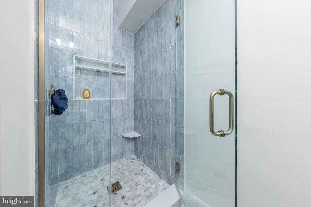 Cloudinary image with public_id: 732d628a-b22e-425c-9e9b-f3873d154a26/lwfrfsn5upfzpydznmzc