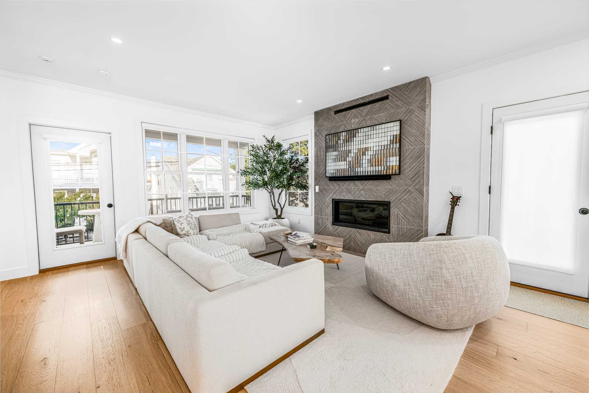 Cloudinary image with public_id: 732d628a-b22e-425c-9e9b-f3873d154a26/em9xsl7fvohszqpdscds